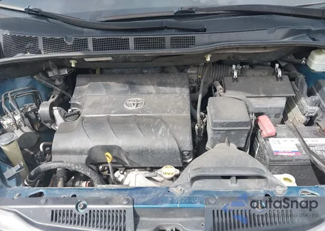 2011 Toyota Sienna Xle V6 z USA, uszkodzony, nr VIN 5TDYK3DC6BS021552